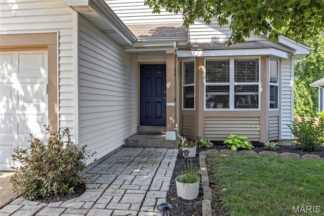 33 Kingspointe Dr, Saint Peters, MO 63376 - property entrance featuring a garage