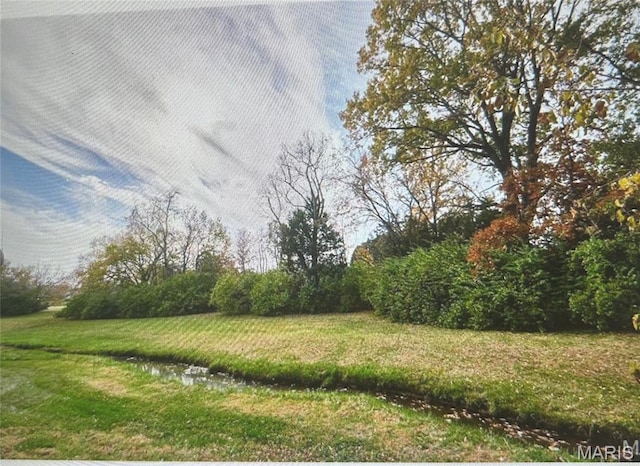 24 Lantern Ln, Lake St Louis, MO 63367 - view of grassy yard