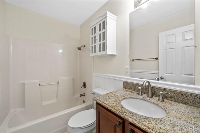 5265 Country Club Rd, Washington, MO 63090 - full bathroom featuring vanity, tub / shower combination, and wainscoting