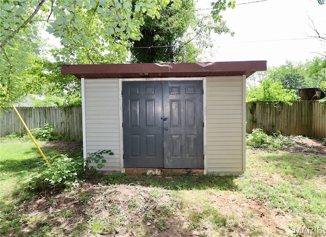 110 S Bend Rd, Lebanon, MO 65536 - view of shed with a fenced backyard