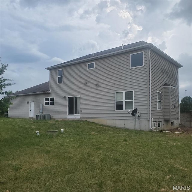 13801 Country Meadow Ct, Wright City, MO 63390 - rear view of house with a yard