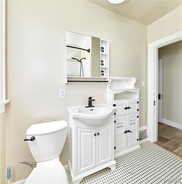 900 3rd St, Troy, MO 63379 - full bath with vanity and toilet