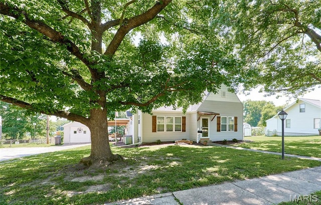 900 3rd St, Troy, MO 63379 - obstructed view of property with a front lawn