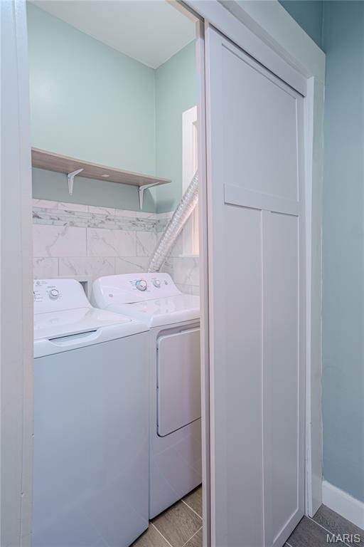 6557 Marmaduke Ave, Saint Louis, MO 63139 - laundry area featuring washer and clothes dryer
