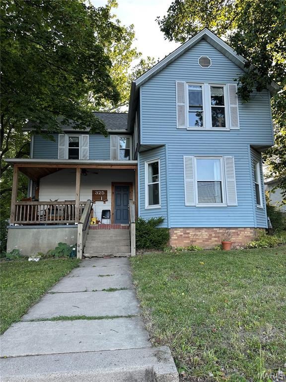 325 N Prairie St, Greenville, IL 62246 - view of front facade featuring covered porch and a front lawn