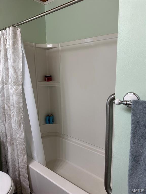 325 N Prairie St, Greenville, IL 62246 - full bathroom with shower / bath combo with shower curtain and toilet