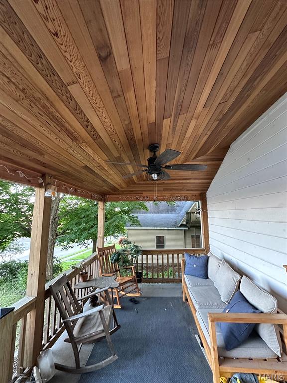 325 N Prairie St, Greenville, IL 62246 - view of patio featuring a ceiling fan