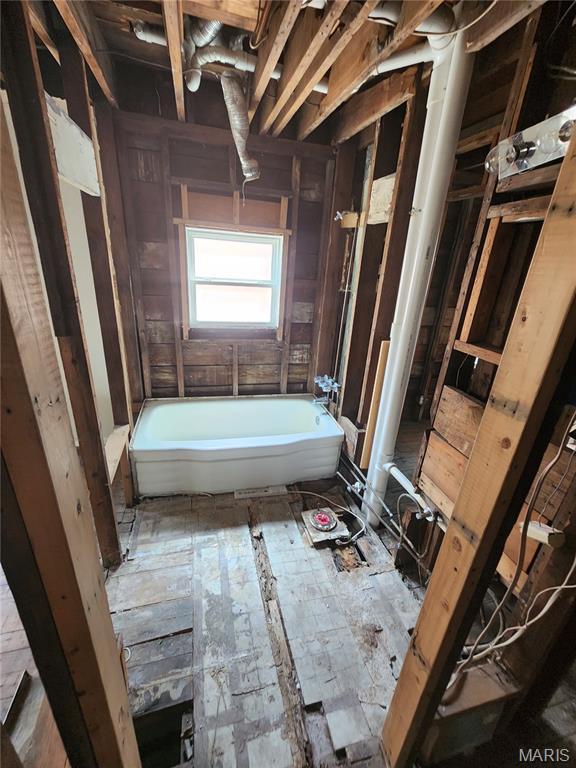 3309 Calvert Ave, Breckenridge Hills, MO 63114 - bathroom featuring a tub