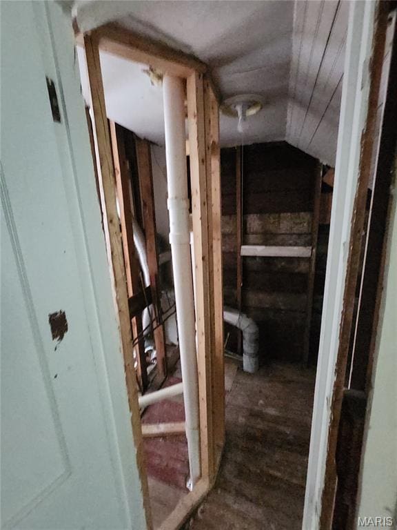 3309 Calvert Ave, Breckenridge Hills, MO 63114 - hall featuring lofted ceiling