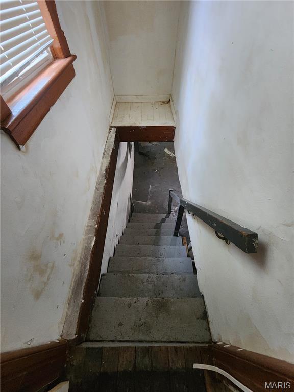 3309 Calvert Ave, Breckenridge Hills, MO 63114 - view of stairway