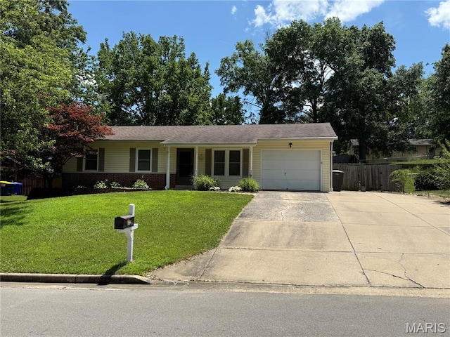 812 Sommerset Dr, Troy, MO 63379 - ranch-style house with an attached garage and driveway