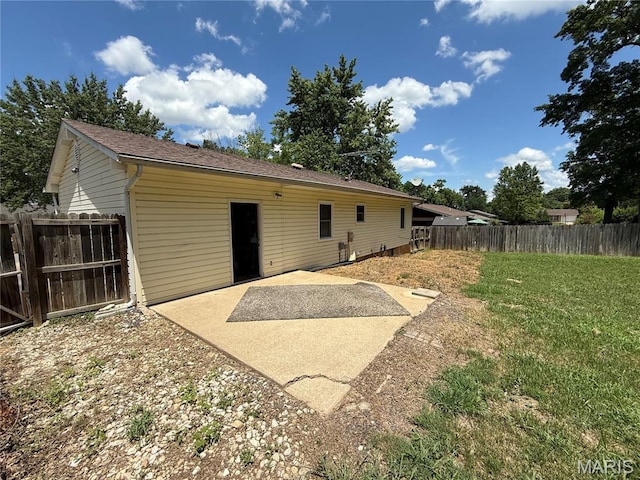 812 Sommerset Dr, Troy, MO 63379 - back of house with a patio area