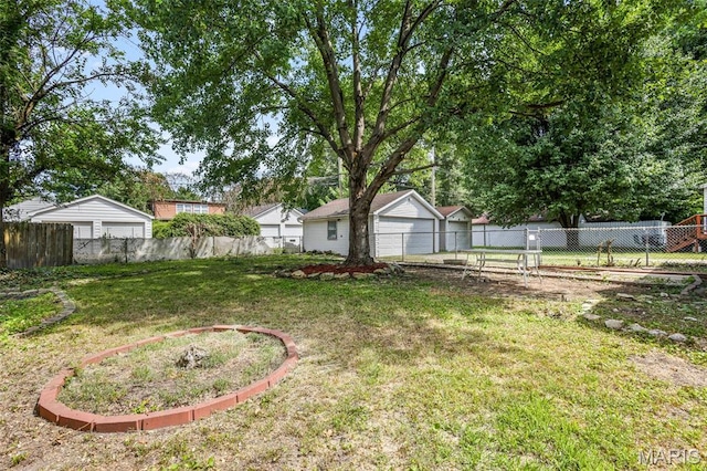 125 N 41st St, Belleville, IL 62226 - view of yard featuring a detached garage