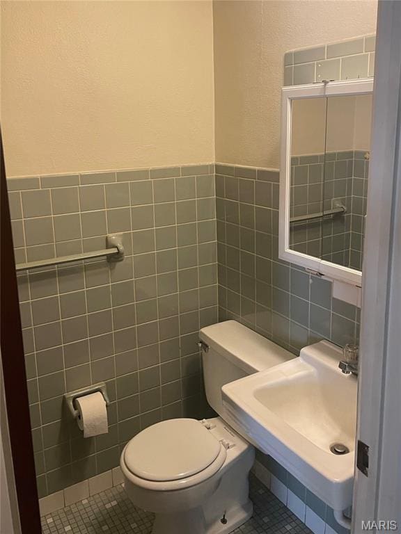 76 Cheshire Dr, Belleville, IL 62223 - bathroom with tile walls, tile patterned floors, wainscoting, and a textured wall