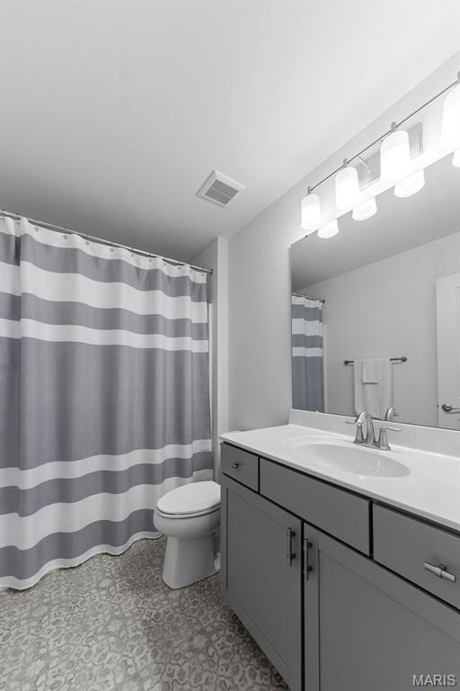 2393 Windswept Farms Dr, Eureka, MO 63025 - full bath featuring vanity and a shower with curtain