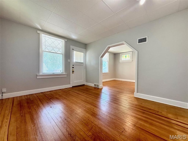 4707 Primm St, Saint Louis, MO 63116 - foyer with arched walkways and wood-type flooring