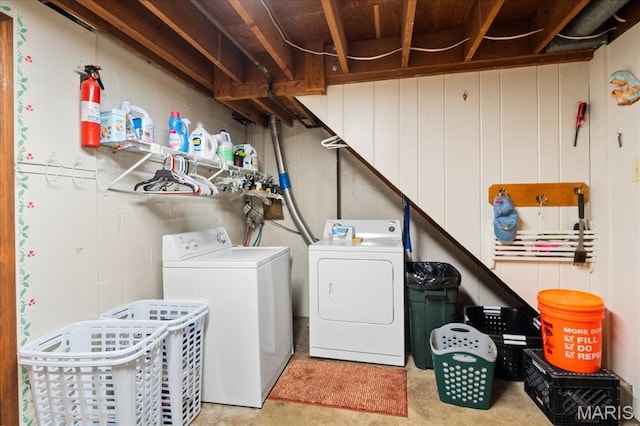 8822 Crest Oak Ln, Saint Louis, MO 63126 - laundry room with washing machine and dryer