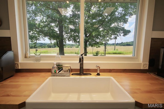 31337 Hudson Rd, Lebanon, MO 65536 - kitchen view of a sink and light countertops