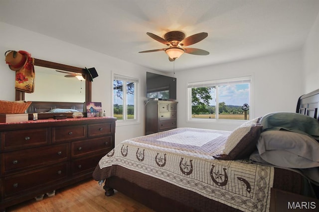 31337 Hudson Rd, Lebanon, MO 65536 - bedroom with light wood-style flooring and a ceiling fan