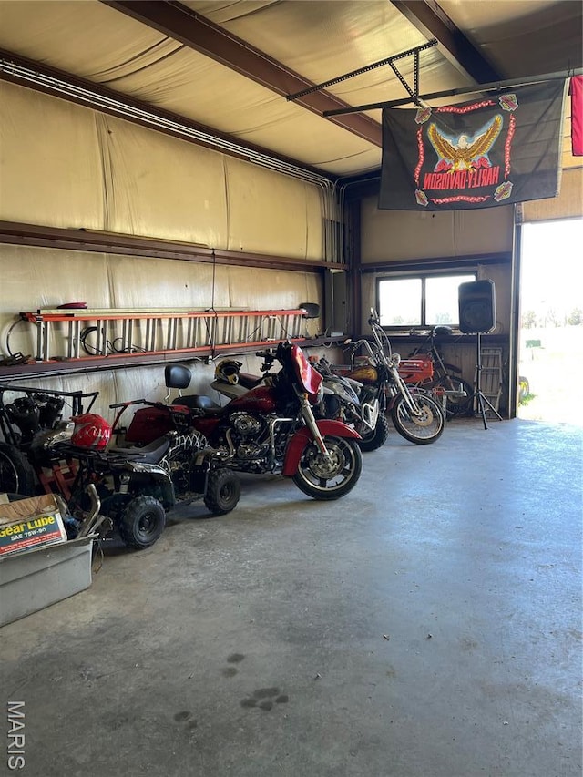 31337 Hudson Rd, Lebanon, MO 65536 - view of garage