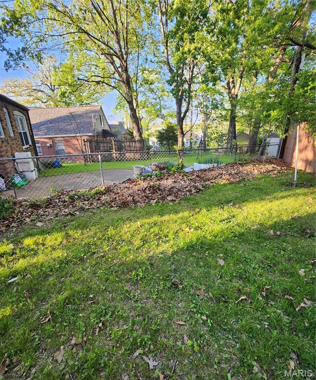2020 S Brentwood Blvd, Saint Louis, MO 63144 - view of fenced backyard