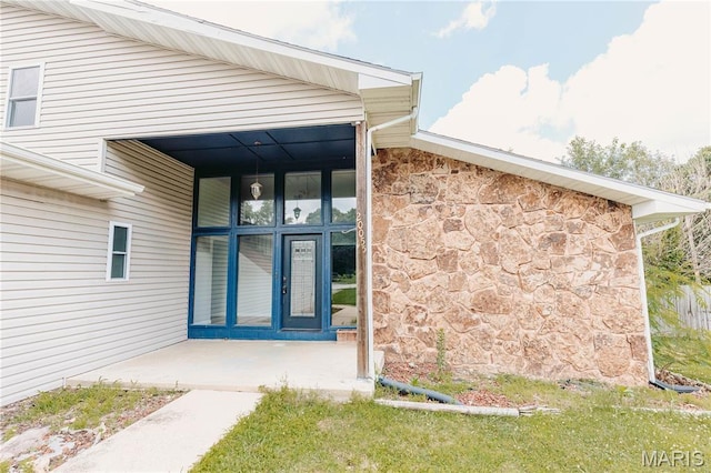 20055 Simmons Rd, Waynesville, MO 65583 - entrance to property with stone siding