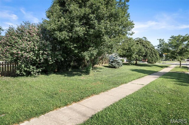 30 Homeplate Ct, Ofallon, MO 63366