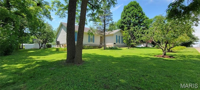 11112 Morrow Dr, Saint Ann, MO 63074 - view of green lawn