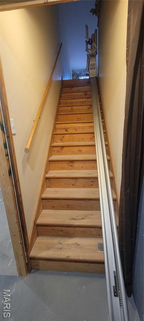 11112 Morrow Dr, Saint Ann, MO 63074 - view of stairway
