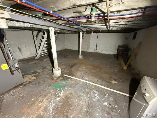 4666 Tesson St, Saint Louis, MO 63116 - unfinished below grade area with stairway