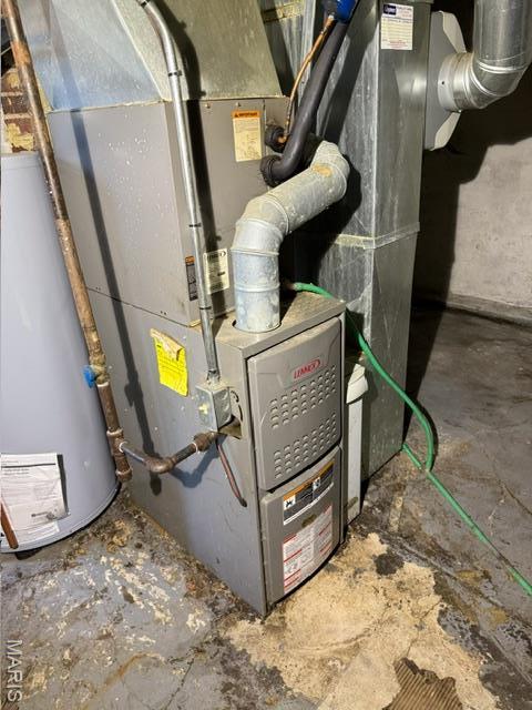 4666 Tesson St, Saint Louis, MO 63116 - utility room with water heater