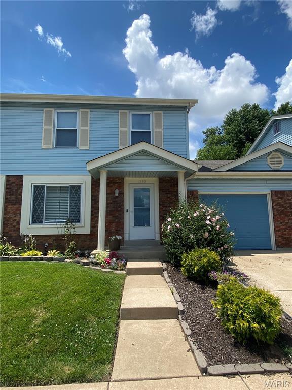 1333 Summergate Pkwy, Saint Charles, MO 63303 - view of front of home featuring brick siding, a front lawn, a garage, and concrete driveway