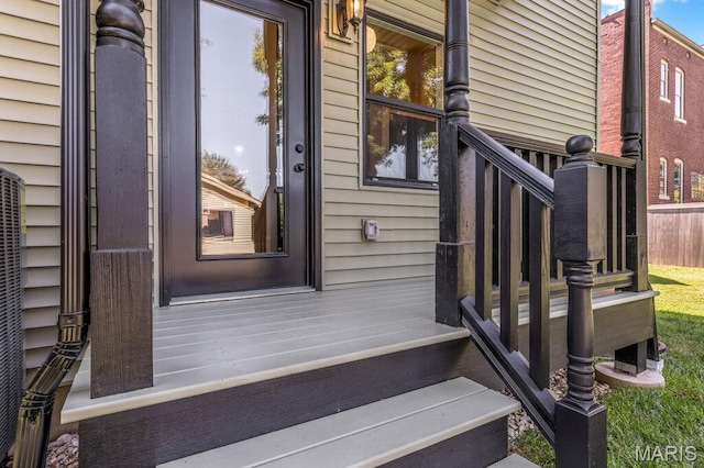 909 S 4th St, Saint Charles, MO 63301 - doorway to property