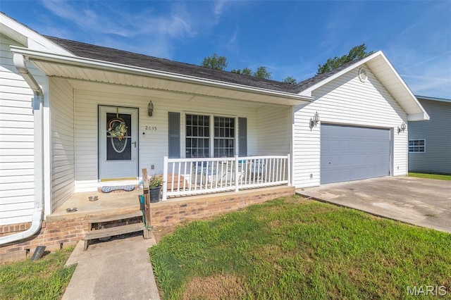 2635 Linda Ln, Poplar Bluff, MO 63901 - single story home with covered porch, concrete driveway, an attached garage, and a shingled roof