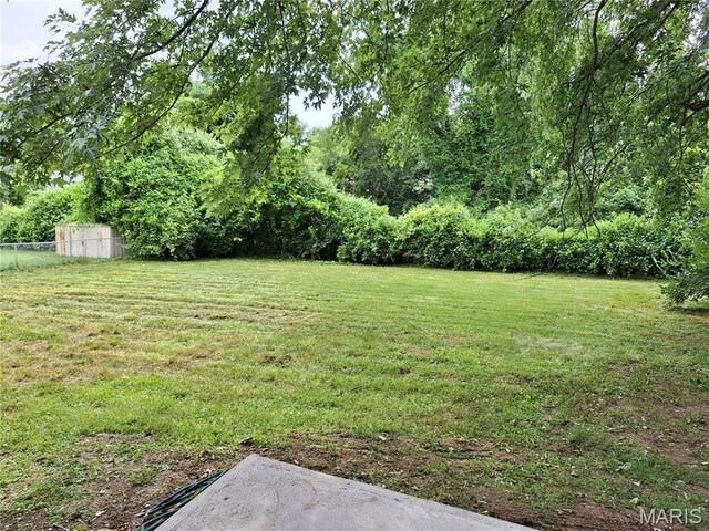 2465 Stoney End Ct, Florissant, MO 63031 - view of yard