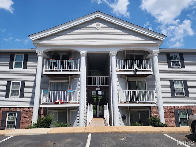 1239 Creve Coeur Crossing Ln Unit C, Chesterfield, MO 63017 - view of building exterior featuring uncovered parking