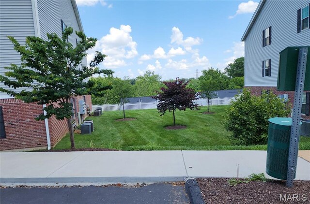 1239 Creve Coeur Crossing Ln Unit C, Chesterfield, MO 63017 - view of yard