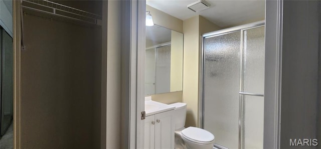 1239 Creve Coeur Crossing Ln Unit C, Chesterfield, MO 63017 - bathroom with vanity and a shower stall