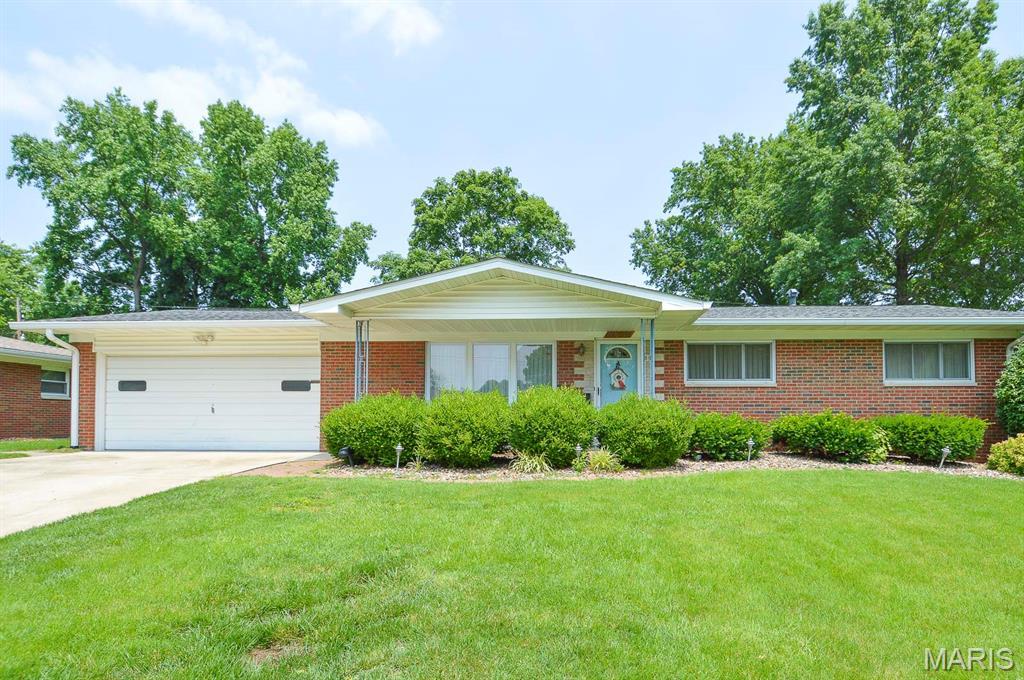 42 Bedford Dr, Belleville, IL 62226 - photo 1