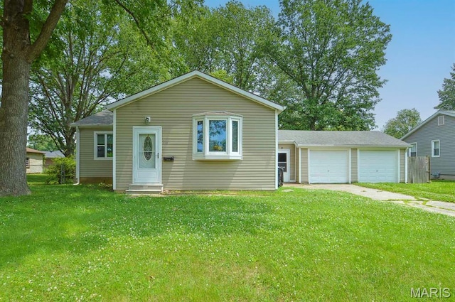314 N 6th St, Mascoutah, IL 62258 - view of front of house featuring a front yard and entry steps
