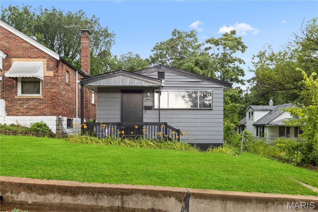 4211 Ravenwood Ave, Saint Louis, MO 63121 - photo 1
