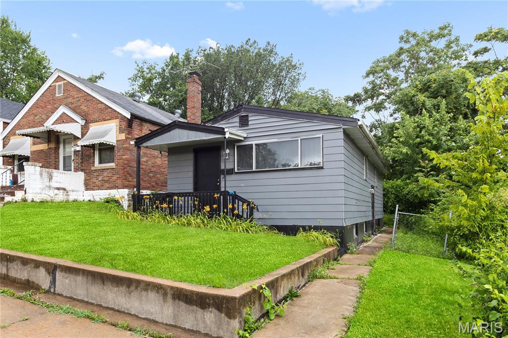 4211 Ravenwood Ave, Saint Louis, MO 63121 - photo 2