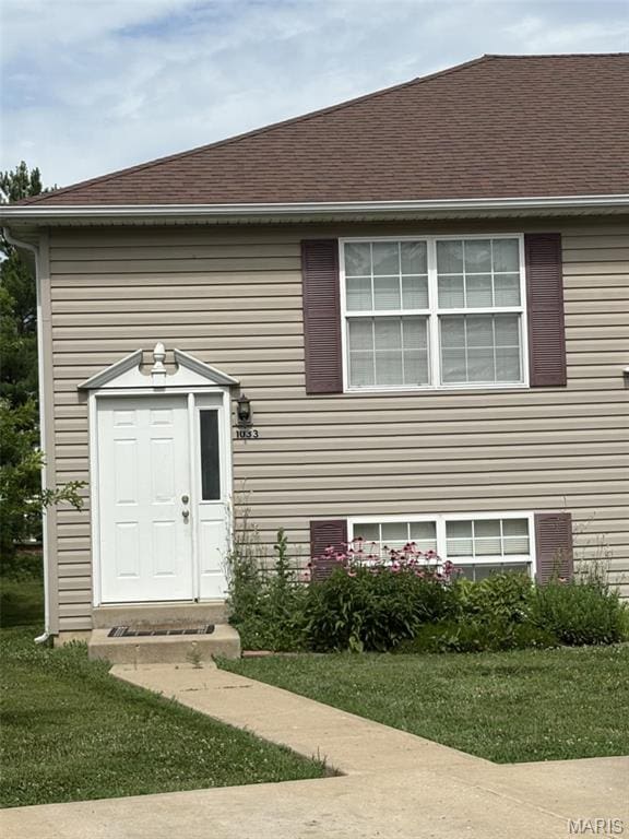 1033 Arlington Ct, Warrenton, MO 63383 - doorway to property featuring a lawn and a shingled roof