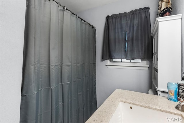 432 N 9th St, Mascoutah, IL 62258 - full bath featuring vanity