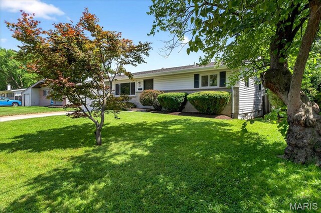 265 Francisca Dr, Florissant, MO 63031 - ranch-style house featuring a front yard