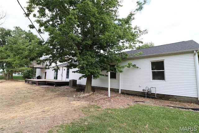1001 E 2nd St, Saint Peter, IL 62880 - rear view of house featuring a wooden deck and a shingled roof