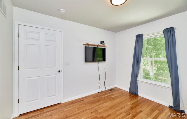 1939 N Rock Church Rd, Troy, MO 63379 - unfurnished room featuring a smoke detector and light wood-style flooring