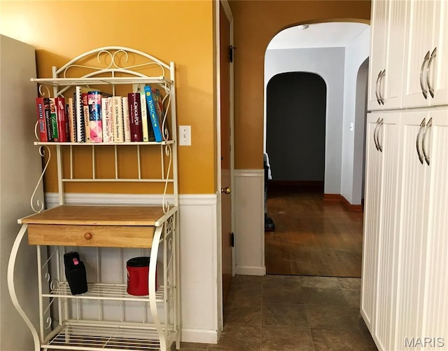 103 Maupin Ave, New Haven, MO 63068 - hallway featuring arched walkways