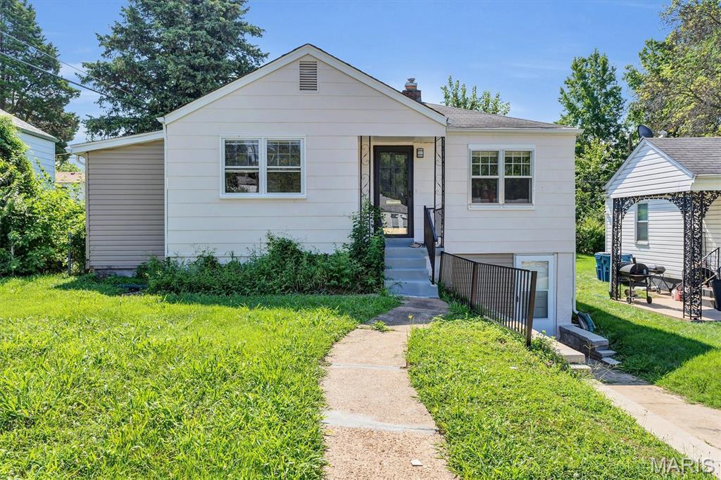 5630 Gatesworth Ave, Saint Louis, MO 63136 - photo 1