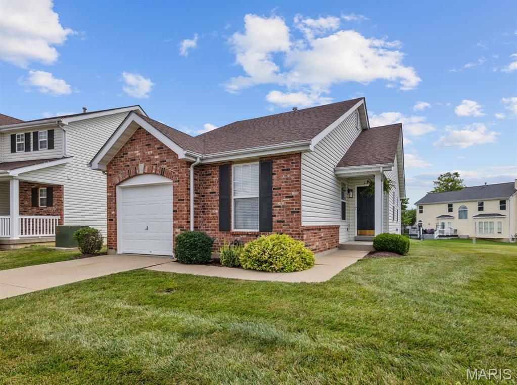 153 Bayhill Village Dr, Ofallon, MO 63368 - photo 1